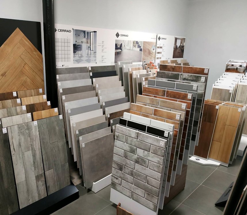 Стенди з плиткою CERRAD у магазині «Світ кераміки» в Житомирі